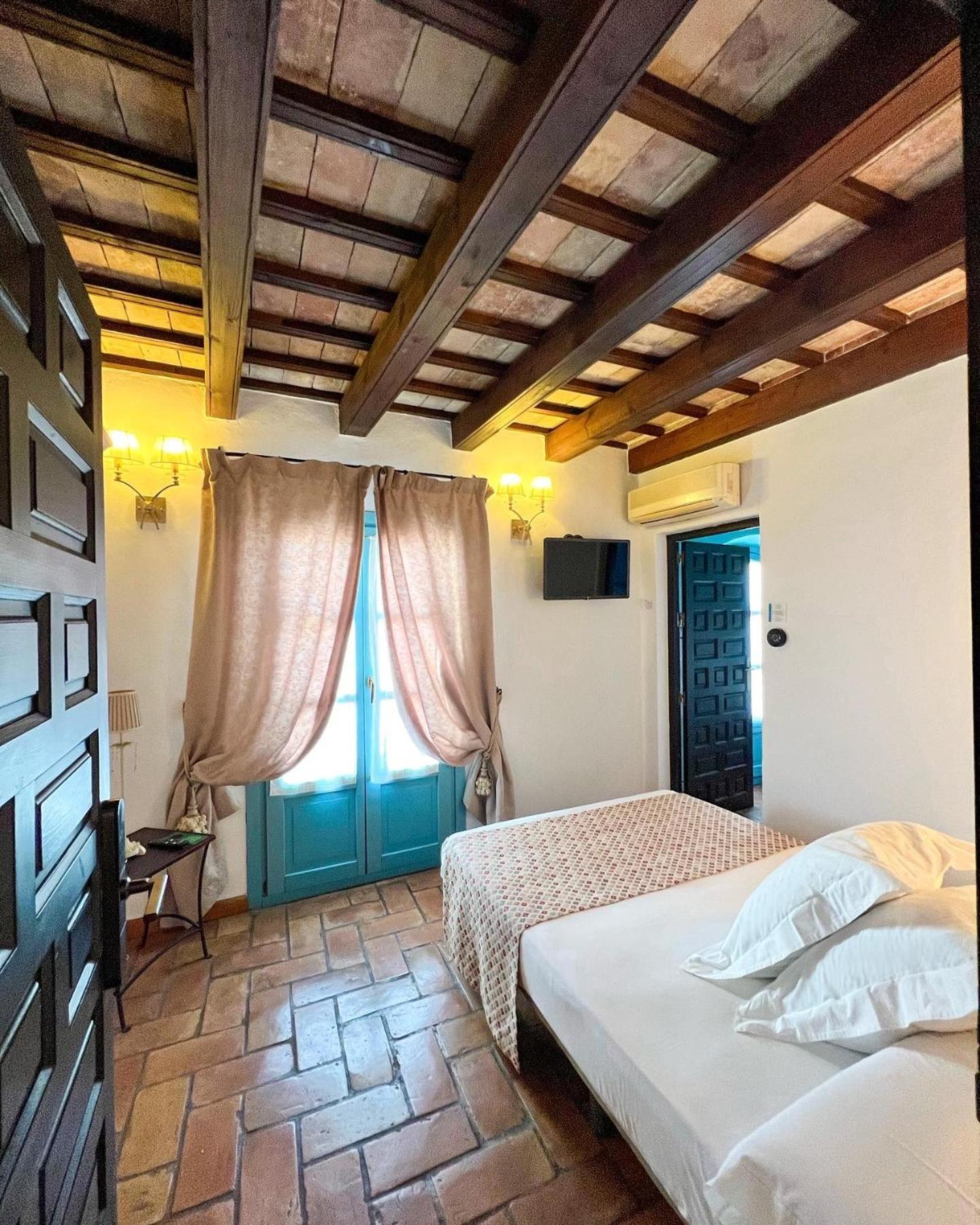 Hostal Servilia Кармона Екстер'єр фото