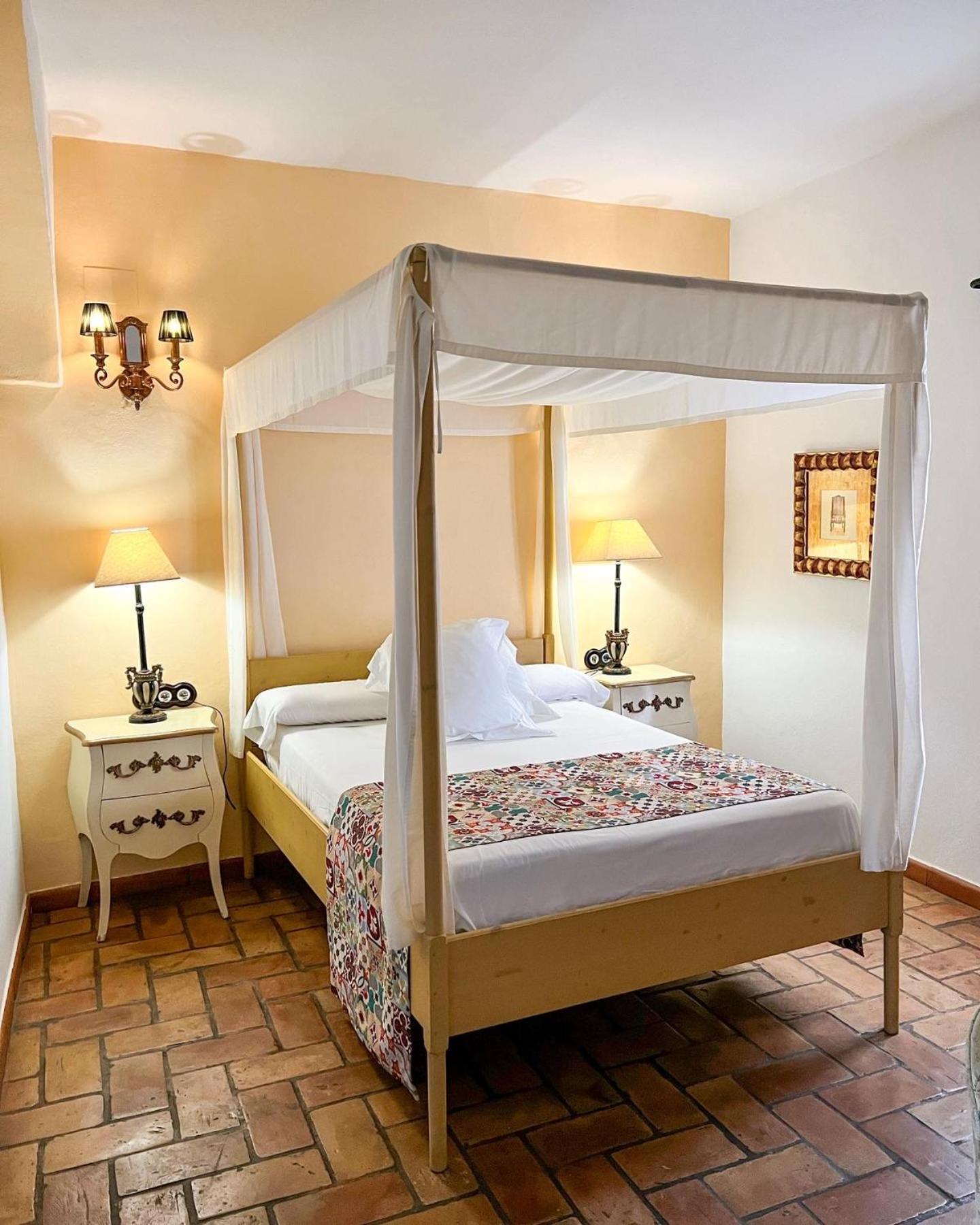 Hostal Servilia Кармона Екстер'єр фото